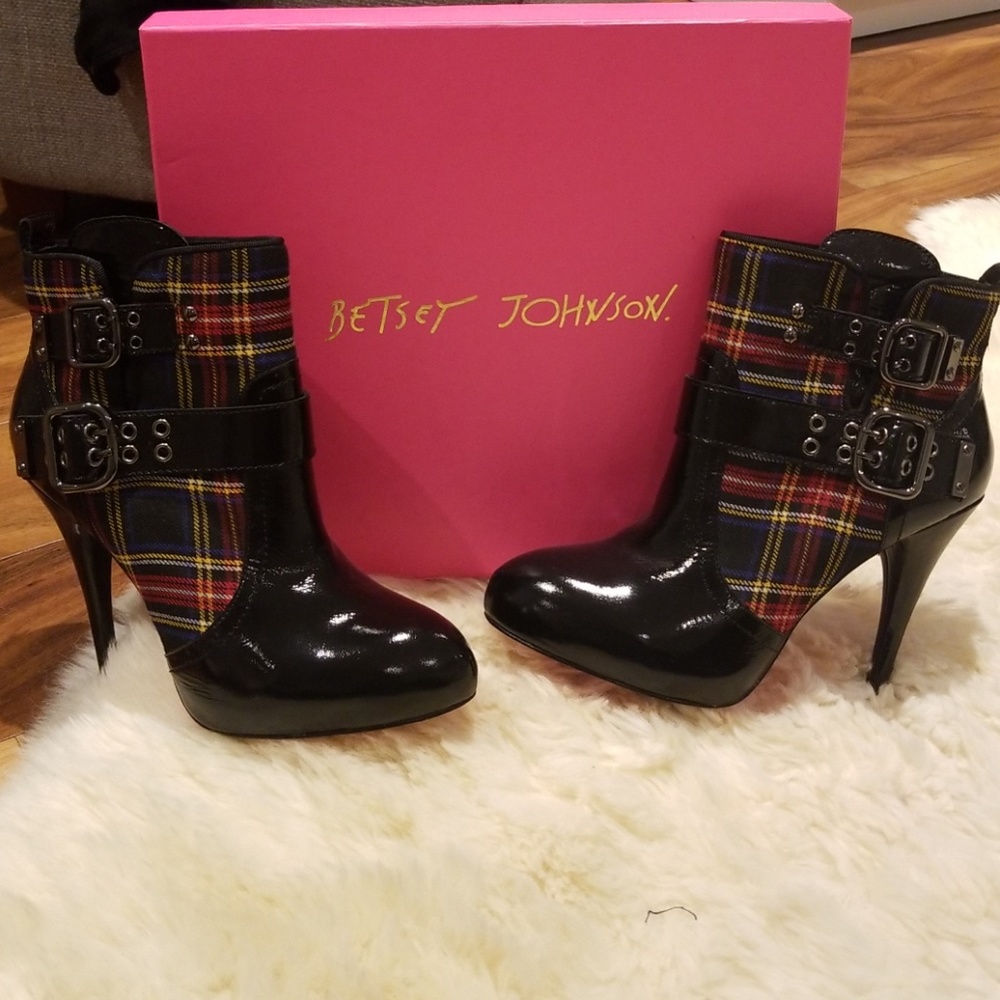 Betsy Johnson booties